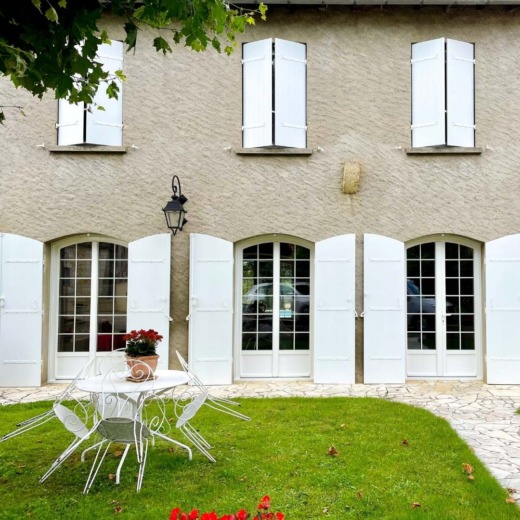 Color-fenetre-maison-menuiserie-blanche-fibre-de-verre