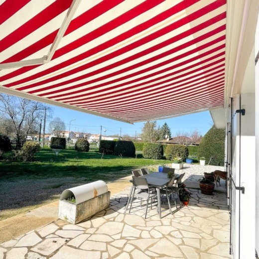 Stores-personnalisable-color-fenetre-Bordeaux