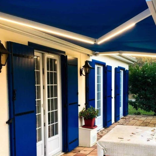 Stores-Led-integre-color-fenetre-Bordeaux