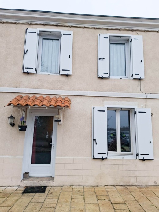 Volets&#x20;battants&#x20;aluminium&#x20;&#x00E0;&#x20;Amb&#x00E8;s&#x20;&#x28;33810&#x29;