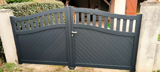 Portail&#x20;battant&#x20;aluminium&#x20;&#x00E0;&#x20;Cr&#x00E9;on