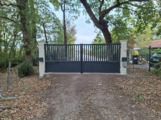 Installation&#x20;&#x00E0;&#x20;P&#x00E9;rissac&#x20;&#x28;33240&#x29;&#x20;d&#x2019;un&#x20;portail&#x20;Littleton&#x20;2
